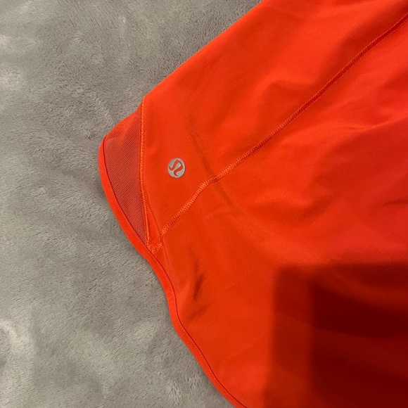 Lululemon shorts hotty hot 4” - Picture 3 of 3